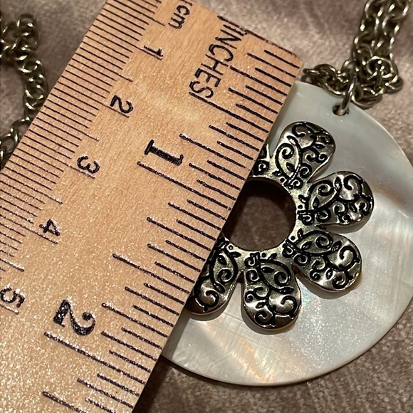 White and Silver Scroll Mother of Pearl Flower Necklace 18-20” - Picture 3 of 7